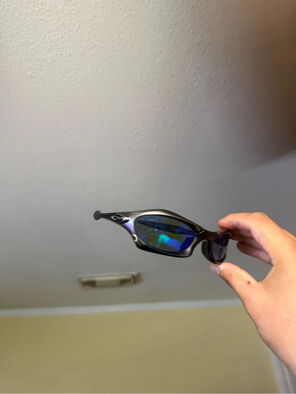 Oakley Men’s Sport Sunglasses – Black Frame with Blue-Green Mirrored Lenses